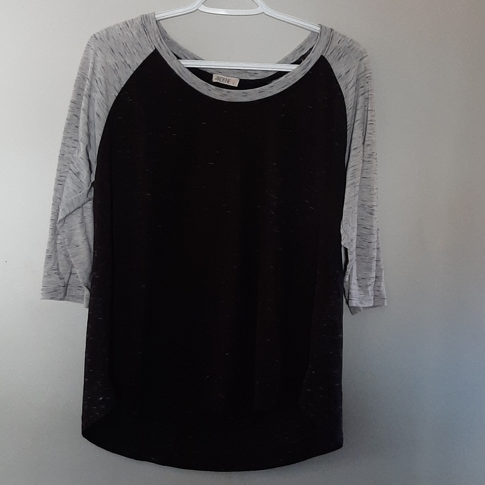 Mid sleeve top